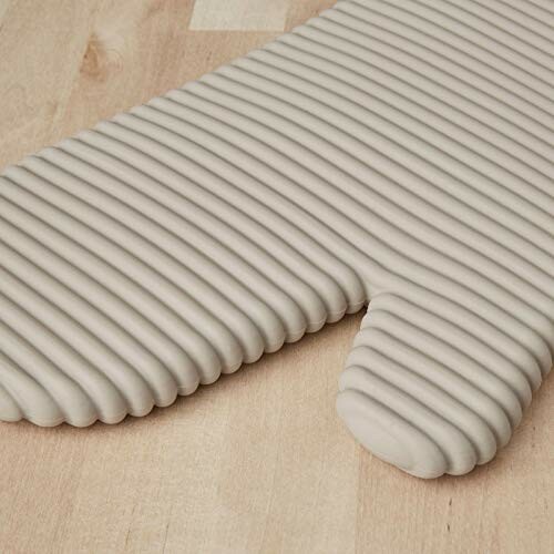 Ribbed ceramic trivet on wooden surface