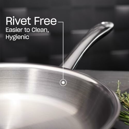 Close-up of a rivet-free stainless steel pan with text about cleaning and hygiene benefits.